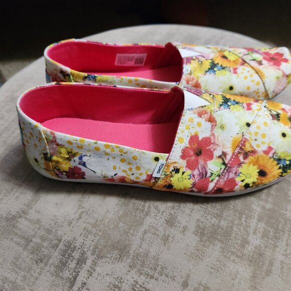 Toms Floral slip on shoes - Picture 2 of 3